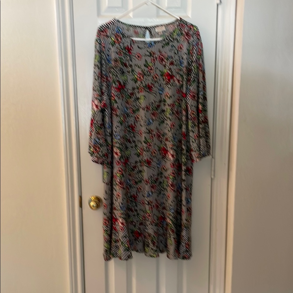 Avenue Black and White Floral Dolman Sleeve Sheath Dress